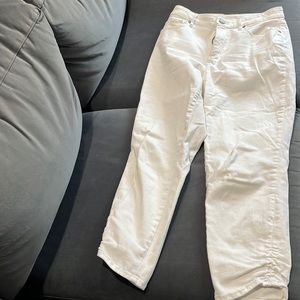 Loft slim pockets white jean size 10 curvy skinny cropped